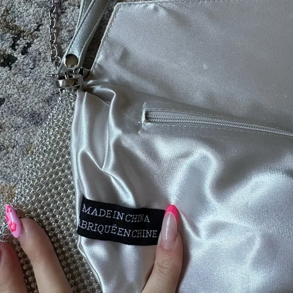 Elegant Silver Chain Clutch - Picture 5 of 10